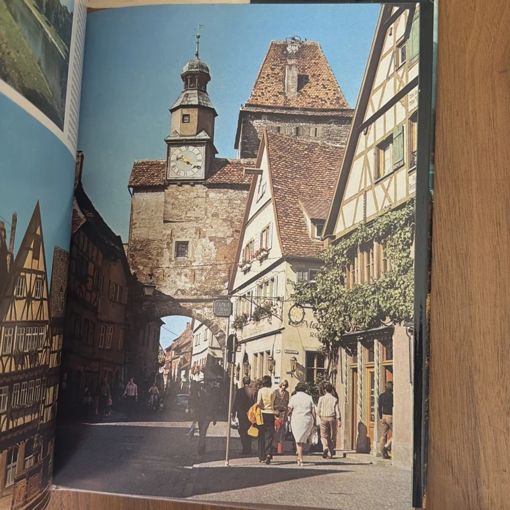 Vintage‎ 1978 Italy A Picture Book To Remember Her By. Crescent Books HCDJ